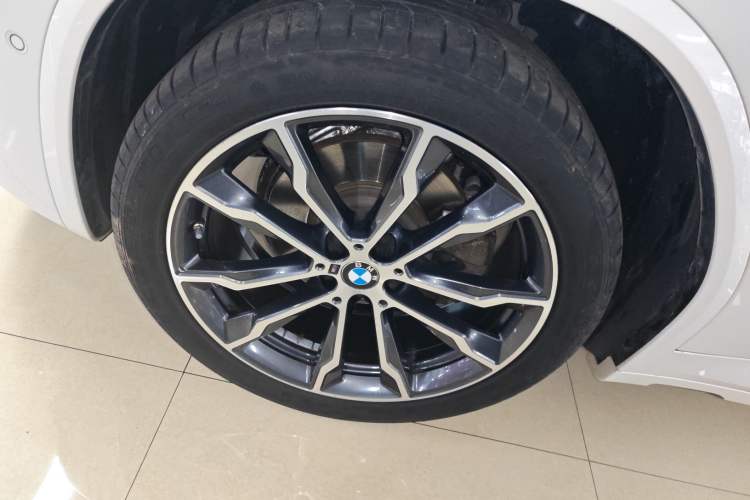 Used BMW X3 2023 Restyled xDrive30i Leading Edition M Night Sky Package Left Front Wheel Hub