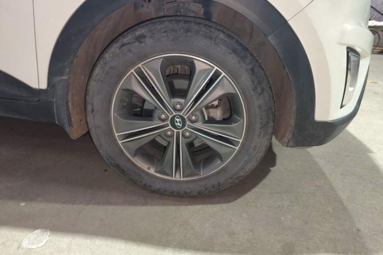 Used Hyundai ix25 2015 1.6L Automatic Two-Wheel-Drive Deluxe DLX Model