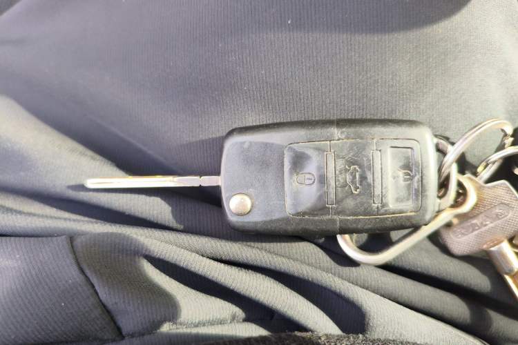 Used Volkswagen Jetta 2013 1.6L Manual Fashion Edition Vehicle Key