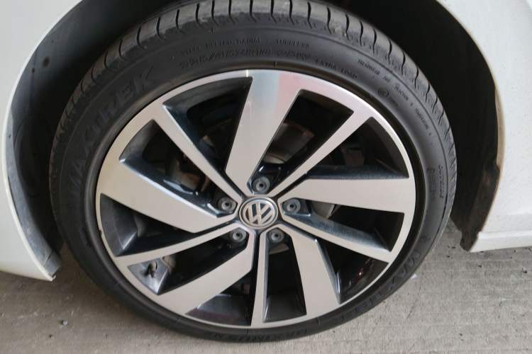 Used Volkswagen Sagitar 2021 280TSI DSG Excellence Edition Left Front Wheel Hub