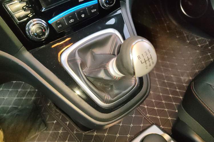 Used Haval H6 2013 Upgraded Model 1.5T Manual Two-Wheel Drive Urban Version