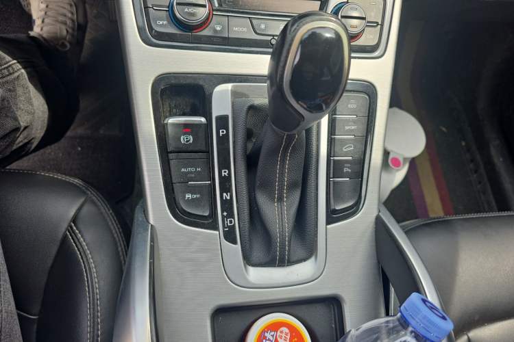 Used Geely Auto Emgrand X7 Sport 2016 1.8TD Automatic Smart Model Gear Lever