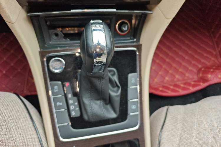 Used Volkswagen Passat 2015 1.8TSI DSG Prestige Edition Gear Lever