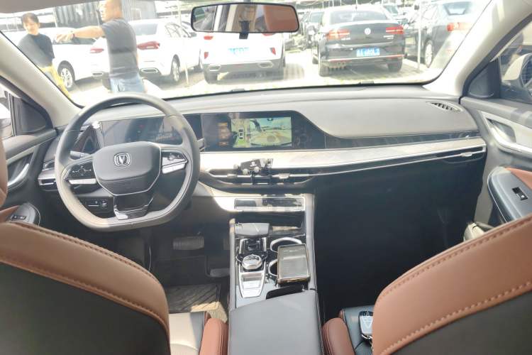 Used CHANGAN Eado 2023 Changan Edition PLUS Blue Whale NE 1.4T GDI DCT Prestige Version Center Console