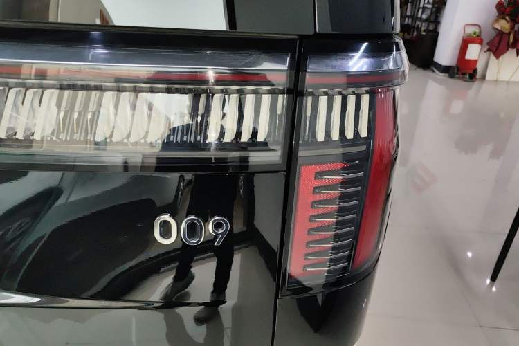 Used Zeekr 009 2024 Six-Seat Executive Version 4WD 108 kWh