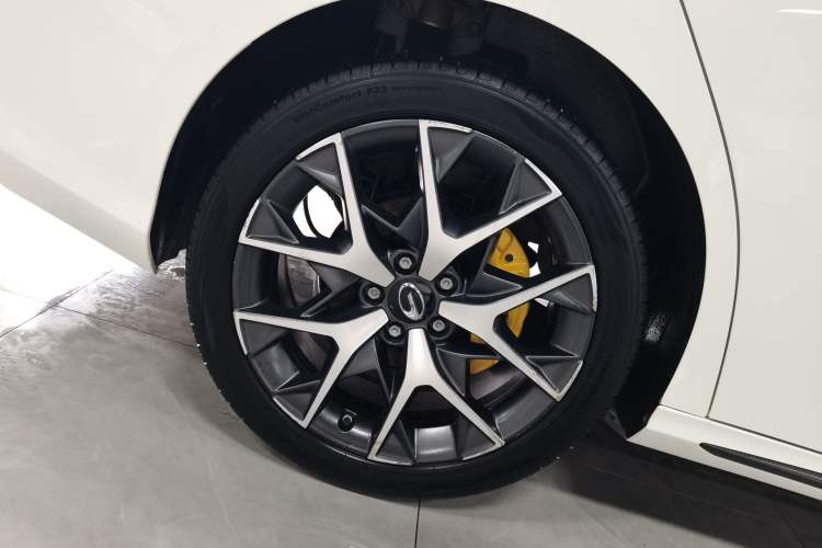 Used GAC Trumpchi EMPOW 2021 270T DCT J15 Version Right Rear Wheel Hub