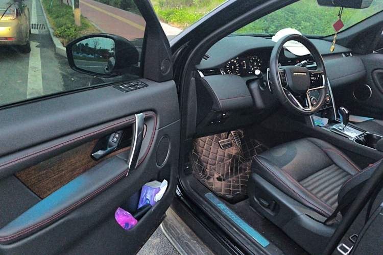 Used Land Rover Discovery Sport 2022 Revised Version 249 PS R-Dynamic S Performance Edition 5 Seats Driver Seat