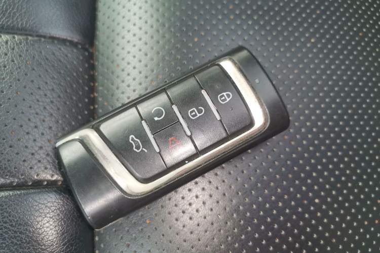 Used GAC Trumpchi GS8 2017 320T Two-Wheel Drive Luxury Smart Connectivity Version (7 Seats)