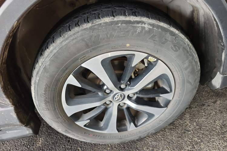 Used Toyota RAV4 2016 2.0L CVT Two-Wheel Drive Fashion Edition China V Standard
