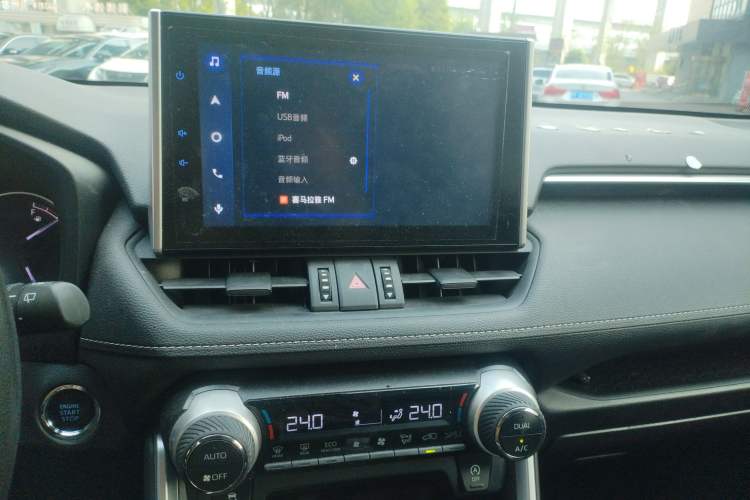 Used Toyota RAV4 2022 2.0L CVT Two-Wheel Drive Fashion Edition Audio And AC Panel