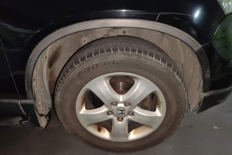 Used Honda CR-V 2010 2.0L automatic two-wheel drive urban version Right Front Wheel Hub