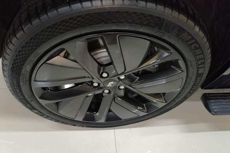 Used Li Auto L9 2024 Ultra Model
