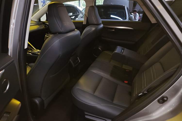 Used Lexus NX 2015 200T All-Wheel-Drive Fēngshàng Edition Left Rear Seat