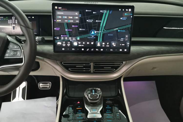 Used Denza D9 2025 DM-i Smart Drive 1020 Four-Wheel Drive Deluxe Model Audio And AC Panel