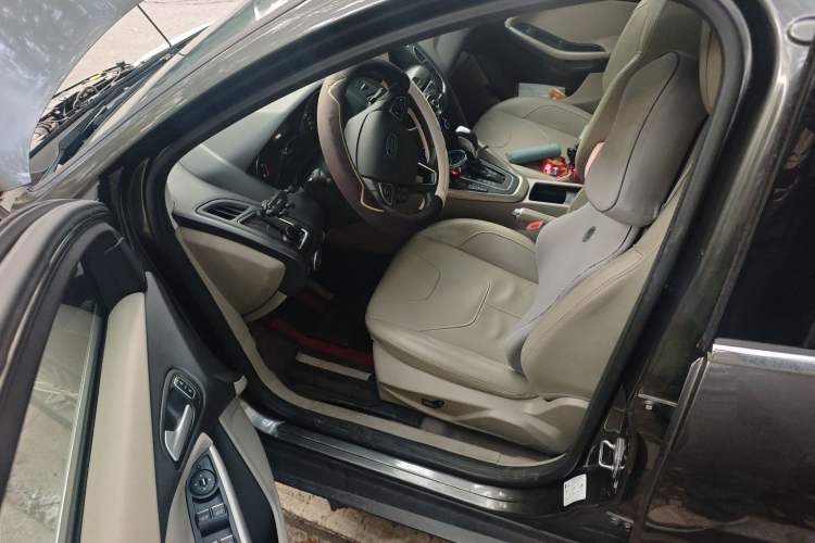 Used Ford Focus 2015 Sedan EcoBoost 180 Automatic Flagship Model
