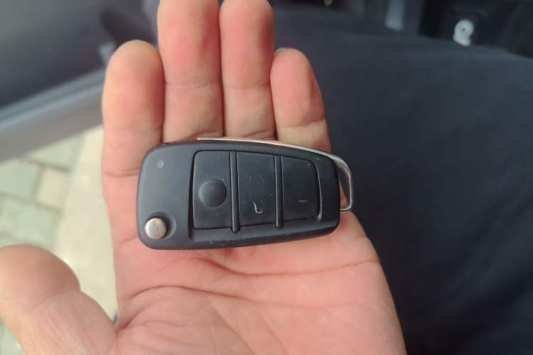 Used Chery QQ Ice Cream 2022 170km Sundae Phosphate Lithium-Ion Vehicle Key