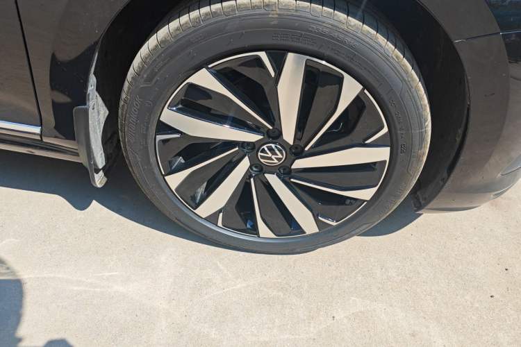 Used Volkswagen Passat 2026 Model, Outstanding 380TSI Longteng Edition Right Front Wheel Hub