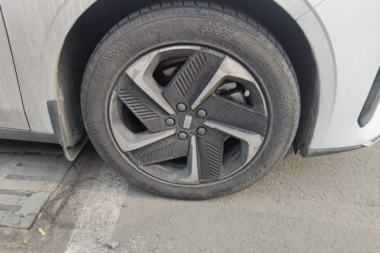 Used Geely Galaxy L6 2024 125km PLUS Dragon Edition
