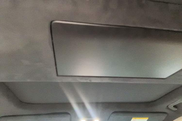 Used ONVO Luxeed L90 2025 Model—Ultra Six-Seater Version Headliner