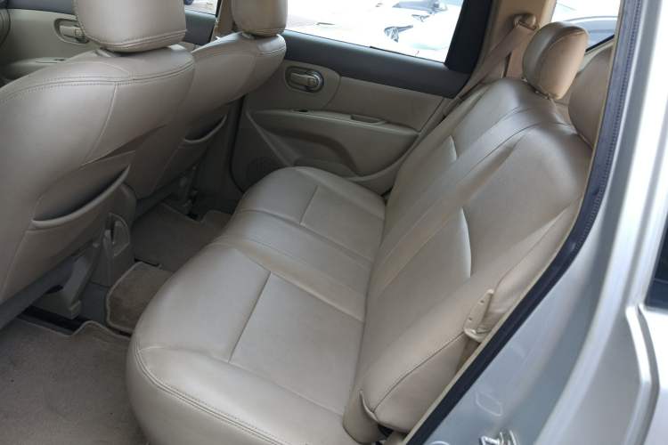 Used Nissan Livina 2010 Jingyue Edition 1.6L Automatic All-in-One Model Left Rear Seat