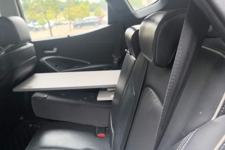 Used Hyundai Santa Fe 2017 2.0T Automatic Two-Wheel Drive Smart Version 7 Seats
