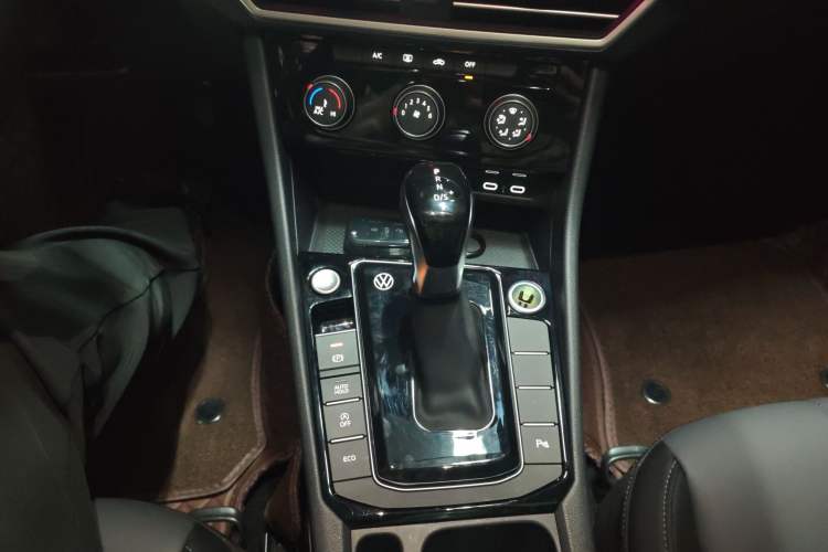 Used Volkswagen Sagitar 2025 Revised Version Three 300TSI DSG Excellence Edition
