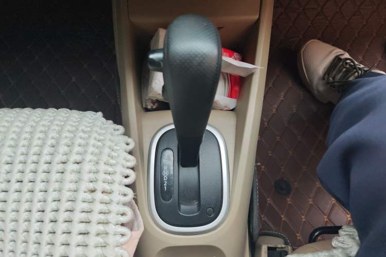 Used Venucia R50 2012 1.6L Automatic Prestige Edition