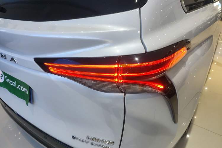 Used Toyota Sienna 2024 2.5L Hybrid Four-Wheel Drive Prestige Edition