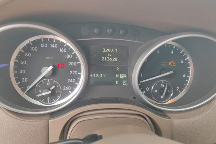 Used Mercedes-Benz GL-Class 2011 GL 450 Prestige Grand Edition Odometer Close Up