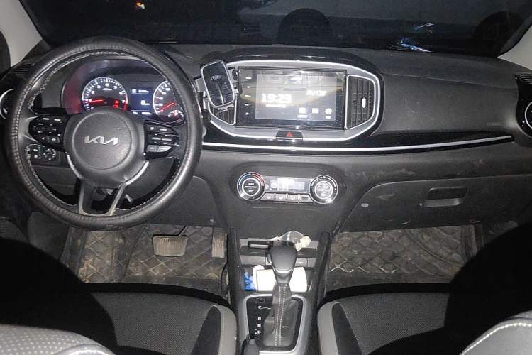 Used Kia kx1 Stonic 2021 1.4L CVT Sunroof Model