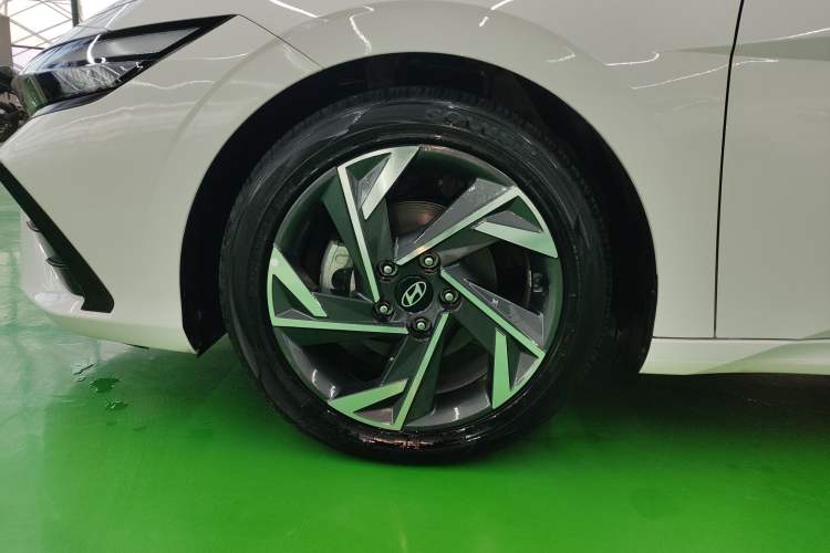 Used Hyundai Elantra 2023 1.5L CVT LUX Prestige Edition
