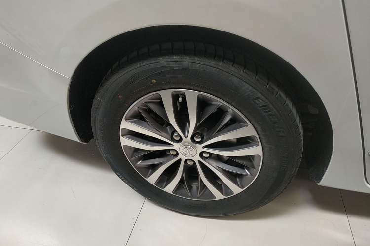 Used Buick GL8 2022 ES Landtrek 653T Luxury Edition Right Rear Wheel Hub