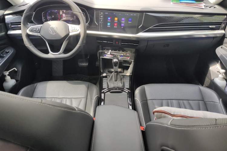 Used Volkswagen Passat 2022 330TSI Starry Luxury Edition Center Console