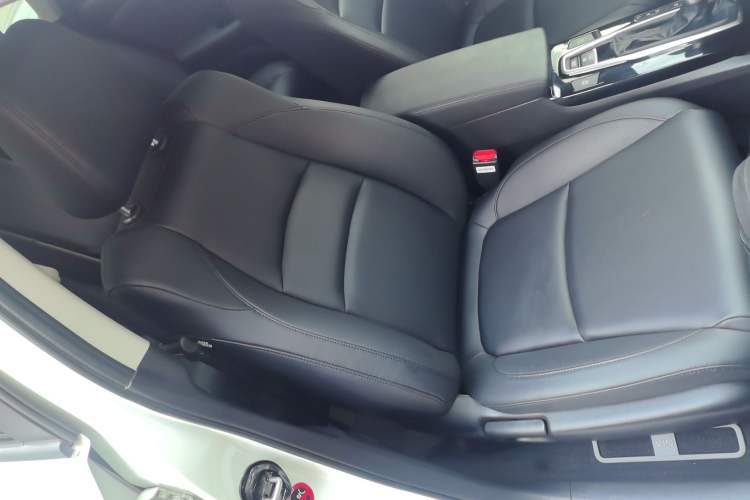 Used Honda Envix 2022 180TURBO CVT Enjoy Edition Right Front Seat