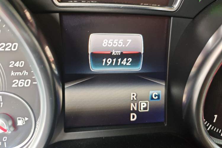 Used Mercedes-Benz GLE 2016 GLE 320 4MATIC Dynamic Edition Odometer Close Up