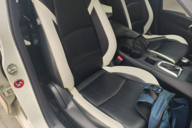 Used Mazda 3 Axela 2014 Sedan 1.5L Automatic Comfort Model Right Front Seat