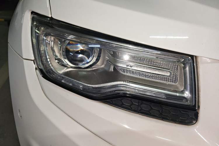 Used Jeep Grand Cherokee 2014 3.6L Elite Navigation Edition Right Front Headlight