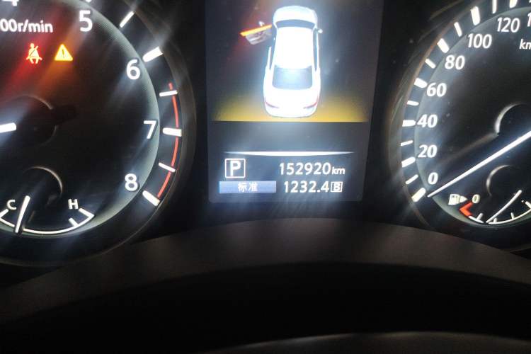 Used Infiniti Q50L 2018 2.0T Enjoyment Version China V Standard Odometer Close Up