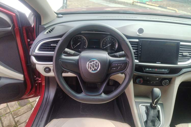 Used Buick GT 2015 15N Automatic Elite Version Steering Wheel