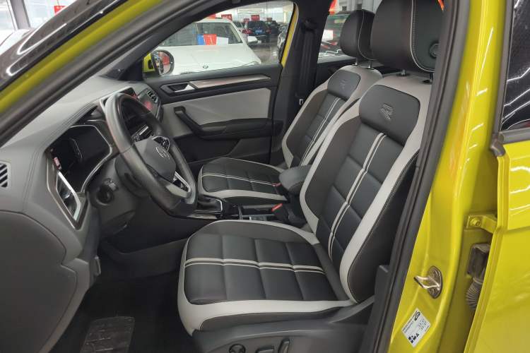 Used Volkswagen T-ROC 2023 300TSI DSG Two-Wheel Drive Starlight Edition
