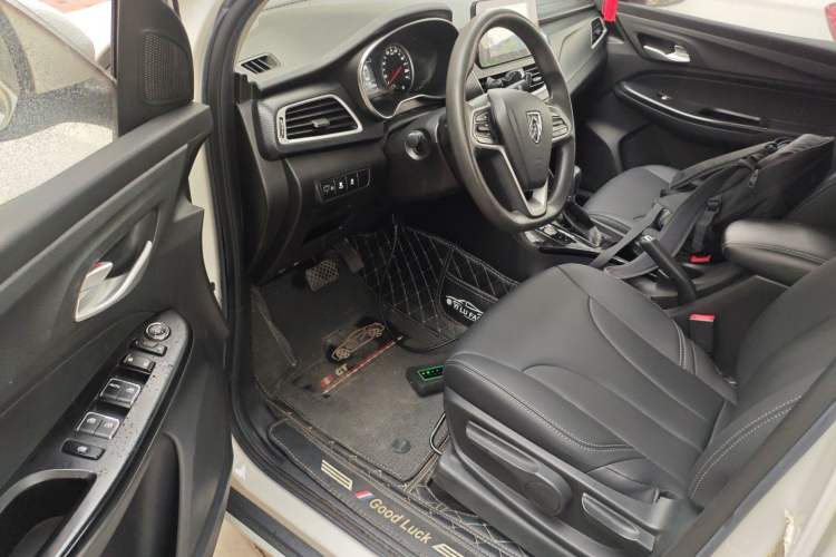 Used Baojun 730 2019 1.5T CVT Fashion Model 7 Seats China VI Emission Standard
