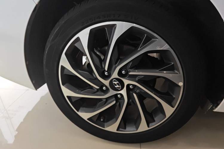 Used Hyundai Elantra (6th Generation / Lingdong) 2019 1.4T Dual-Clutch Xuan Dong · Dynamic Model