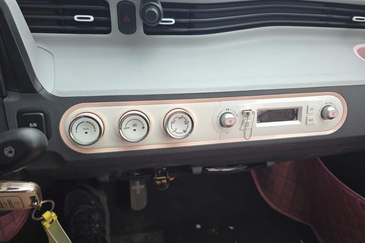 Used Wuling Hongguang MINIEV 2022 Macaron Premium Model – Lithium Iron Phosphate Audio And AC Panel