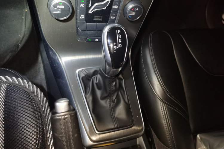 Used Volvo V40 2016 T3 Zhiyi Edition Gear Lever