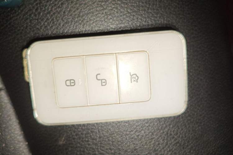 Used BYD Tang New Energy 2018 DM 2.0T All-Wheel Drive Smart Connect Advanced Model 7 Seats China V Emission Standard Vehicle Key