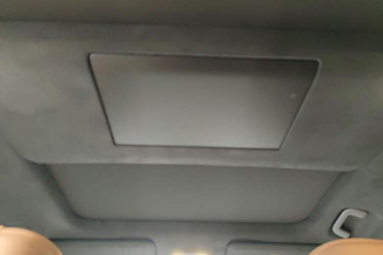 Used ONVO Luxeed L90 2025 Model—Ultra Six-Seater Version
