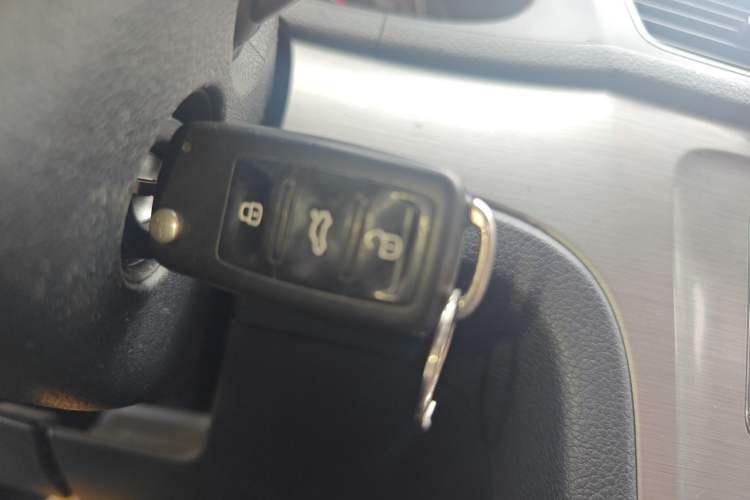 Used Volkswagen Lavida 2013 1.6L Automatic Comfort Edition
