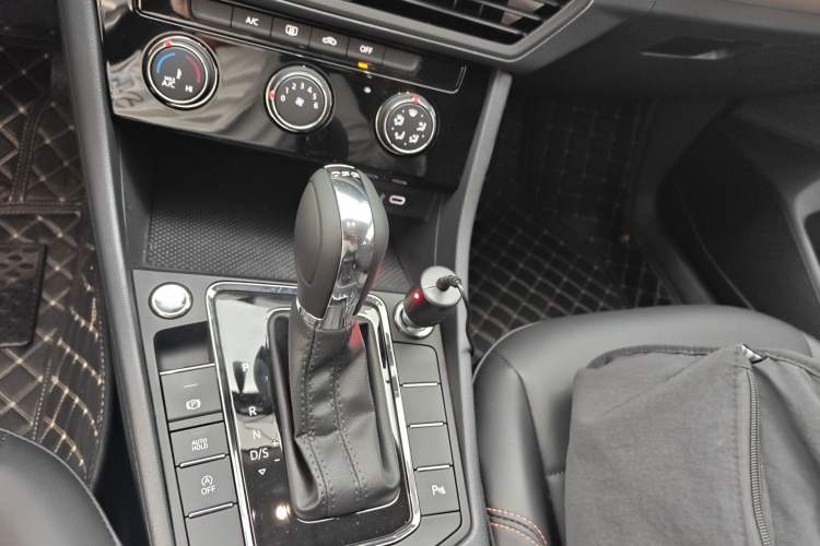 Used Volkswagen Bora 2024 200TSI DSG EnjoyDrive PRO Edition Gear Lever