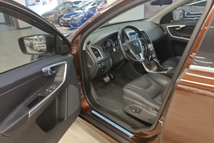 Used Volvo XC60 2016 T5 Smart Upgrade Model
