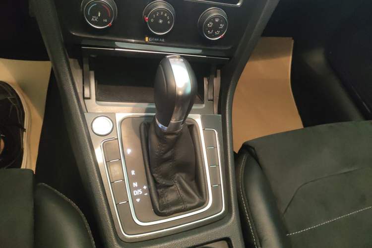 Used Volkswagen Golf 2019 280TSI DSG Luxury Version China VI Standard Gear Lever